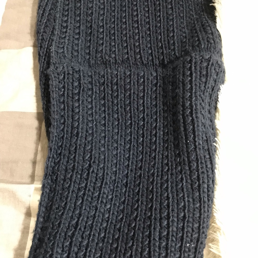 Scarfs - Picture 2 of 4